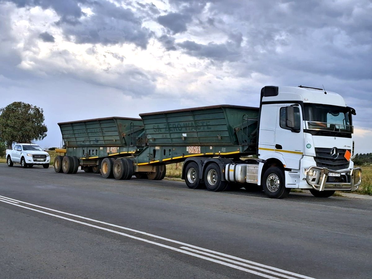 NAS fleet truck and side-tipper trailers on the open road
